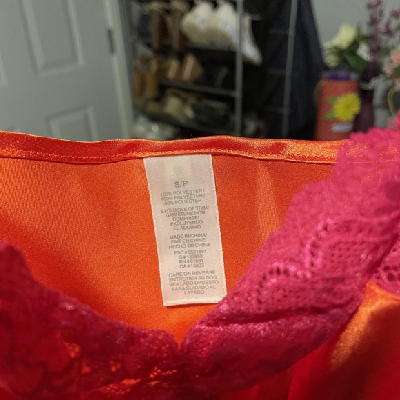 Avon Slip - Picture 3 of 4